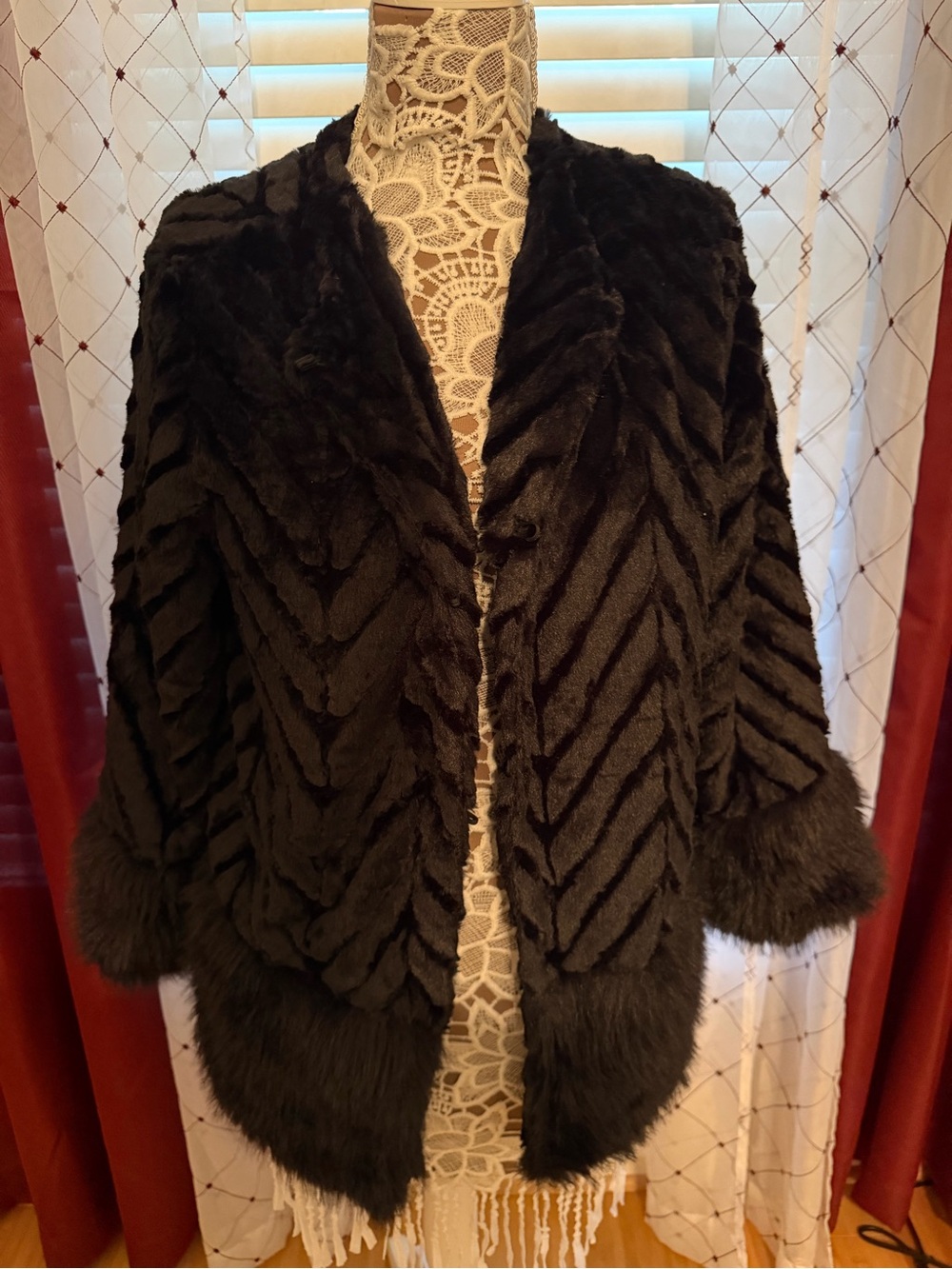 Nina Leonard Black Faux Fur Chevron-Textured Women's Sweater Jacket - Picture 4 of 10
